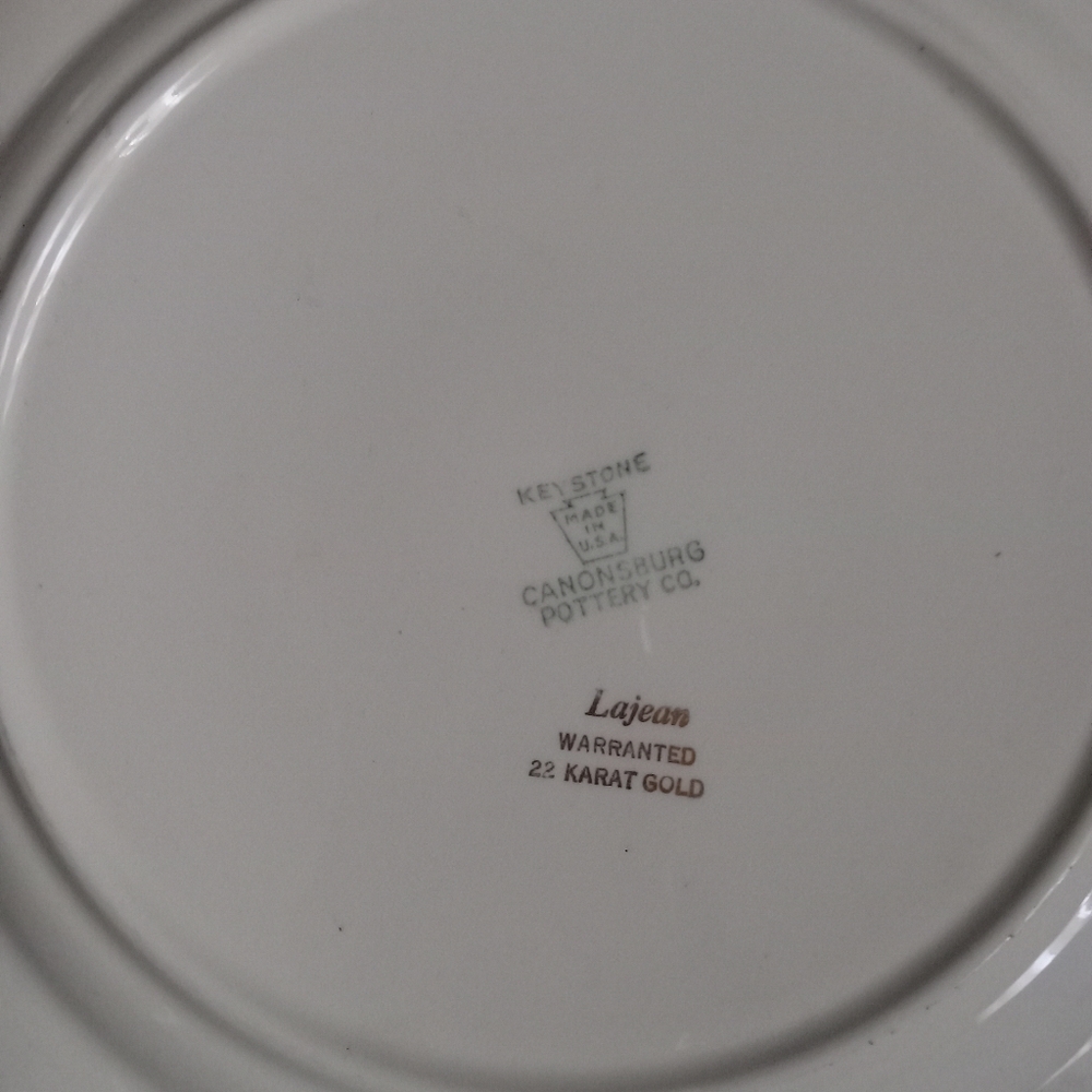 This is a dinner set from the 1950 it's also has 22 kk gold lined